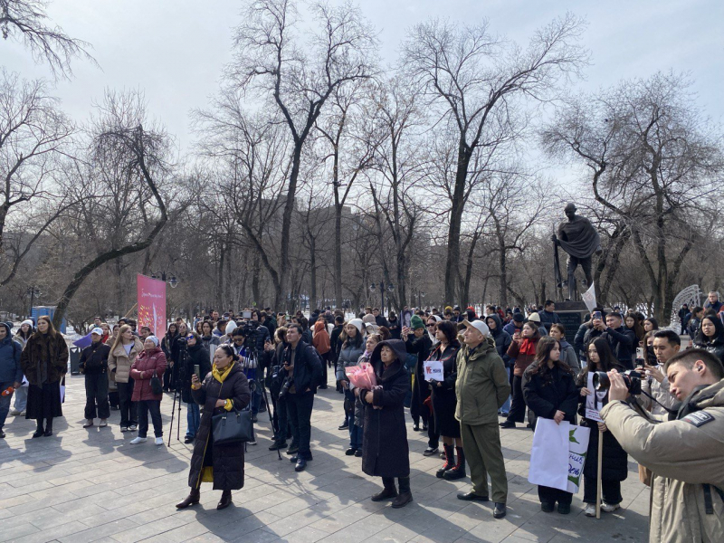 Как прошёл митинг «За достойную жизнь женщин!» в Алматы