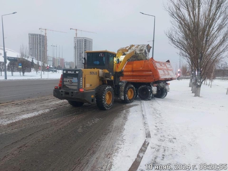 Почти 190 грузовиков снега вывезли за ночь из Астаны  