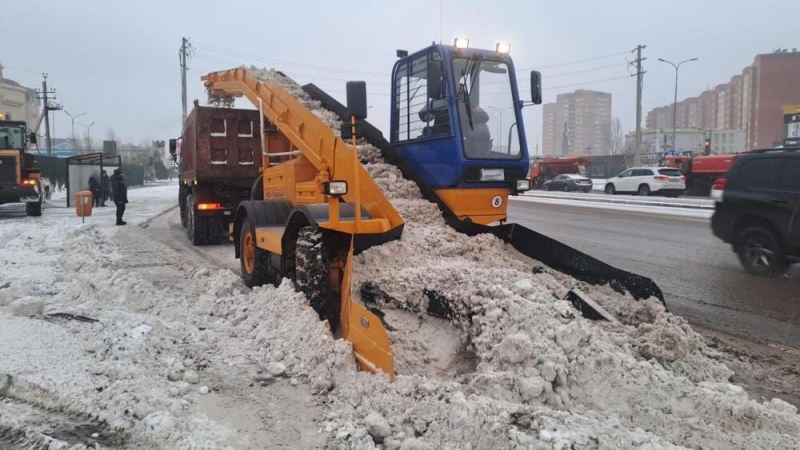 Почти 190 грузовиков снега вывезли за ночь из Астаны  