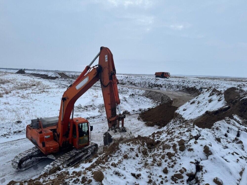 Паводки в Казахстане: возле Петропавловска начали строить обводной канал