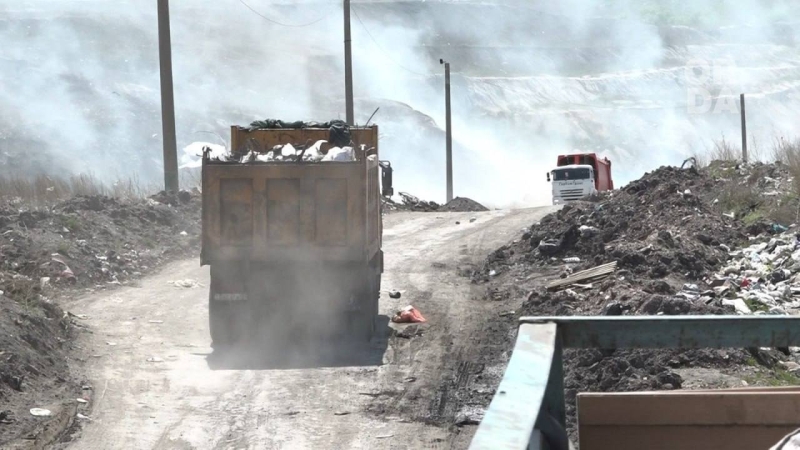 «Боимся однажды не проснуться»: жители Караганды жалуются на едкий дым с городского полигона ТБО