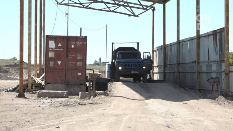 «Боимся однажды не проснуться»: жители Караганды жалуются на едкий дым с городского полигона ТБО