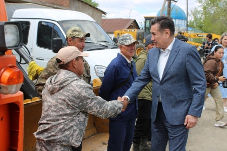 Как прошла рабочая поездка акима ВКО в Самар: ремонты, дороги, проекты и память героев
