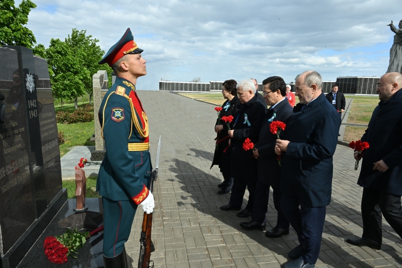 Спикер Мажилиса выступил на форуме к 80-летию Победы, состоявшемся в Волгограде