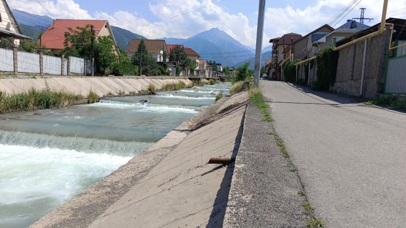 Что сливают в Сайран и можно ли в нём купаться?