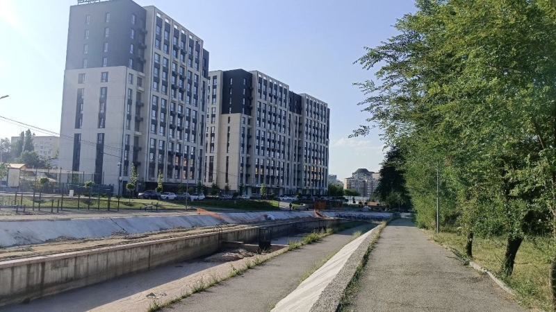 Что сливают в Сайран и можно ли в нём купаться?