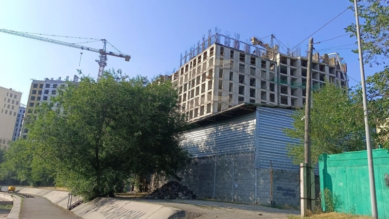 Что сливают в Сайран и можно ли в нём купаться?