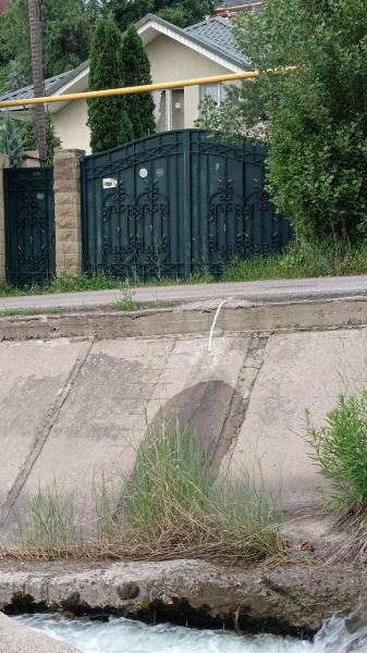 Что сливают в Сайран и можно ли в нём купаться?