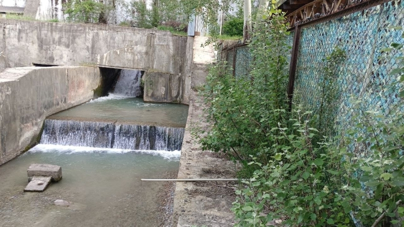Что сливают в Сайран и можно ли в нём купаться?