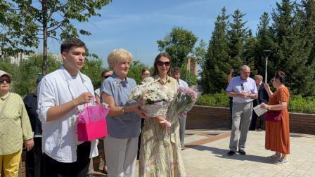 День рождения поэта: в Астане прошла церемония возложения цветов к памятнику А.С. Пушкину  