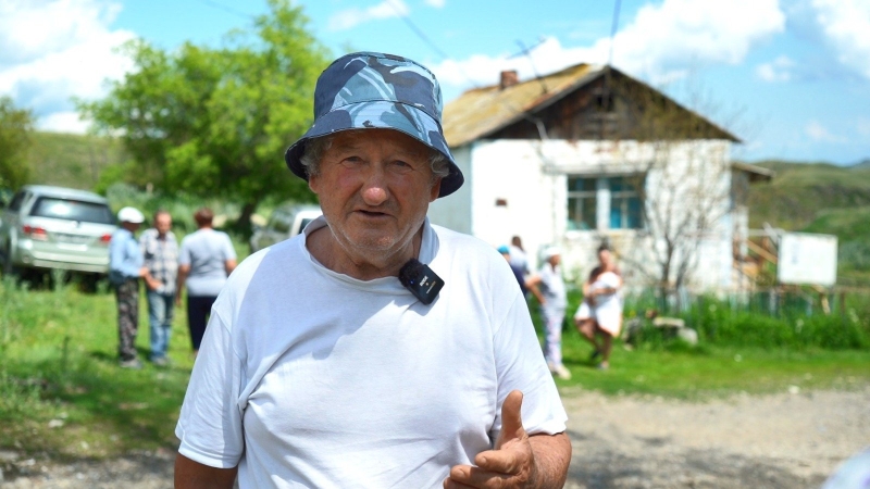 Полчища гусениц пожирают Восточный Казахстан