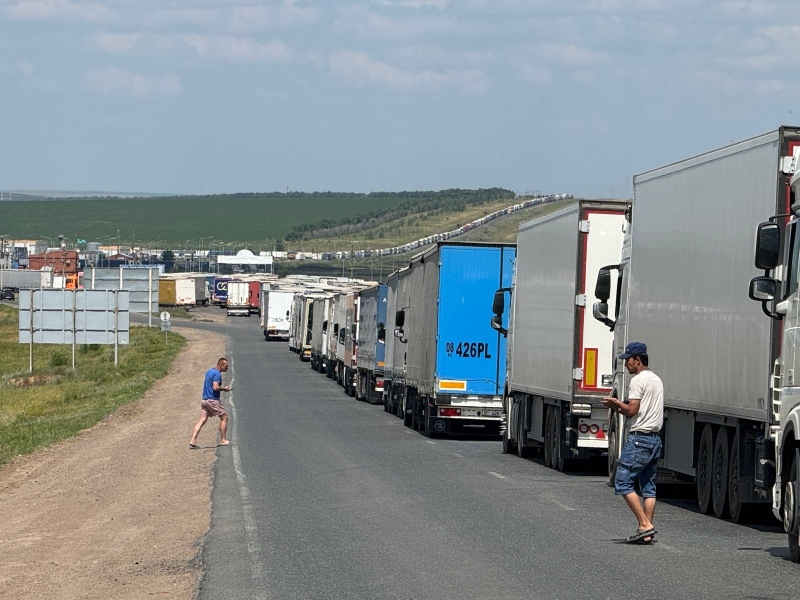 22 миллиарда на модернизацию, а пока фуры стоят по 14 часов в пыли у таможни «Сырым» в ЗКО