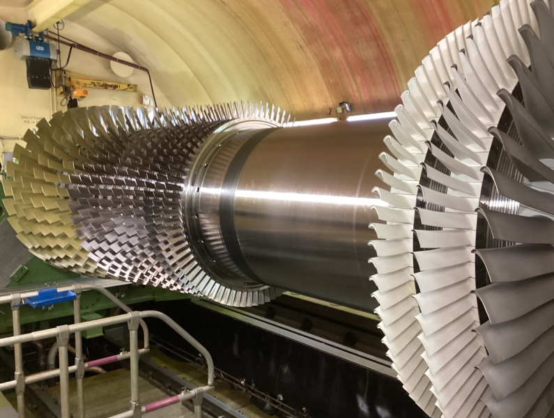 Первая газовая турбина доставлена на стройплощадку в Туркестанской области