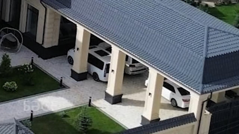 «Шымкентский Саахов»: у полицейского нашли коттедж с мрамором, бассейном и тремя авто