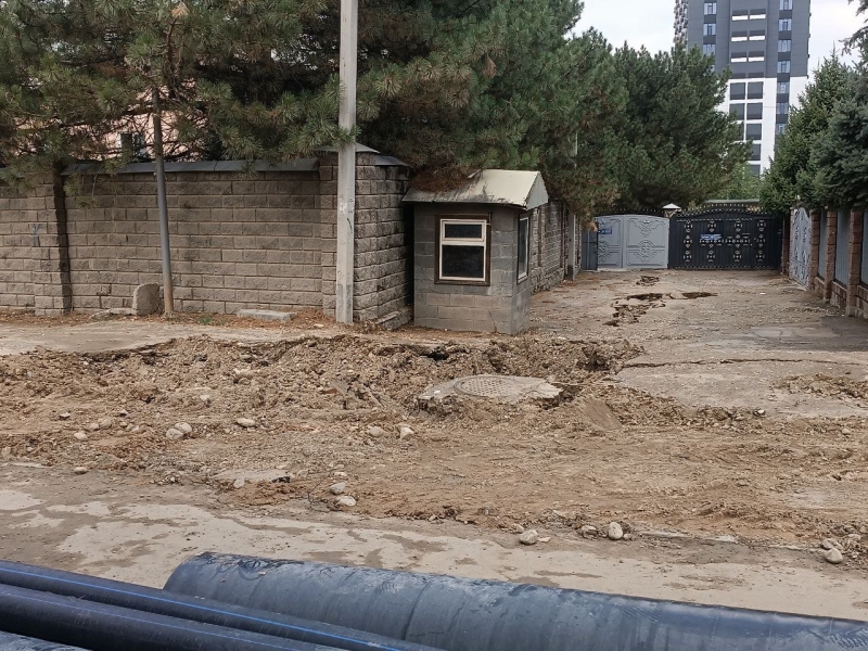 Дождь смыл годовую работу ремонтников: почему машины провалились под землю в Алматы