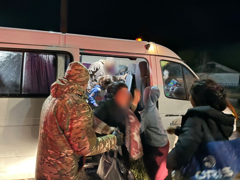 Иностранцам потребовалась помощь спасателей на трассе в Павлодарской области