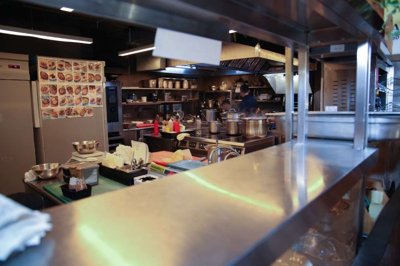 Кафе, ресторанам и барам Бишкека запретили работать после 22:00