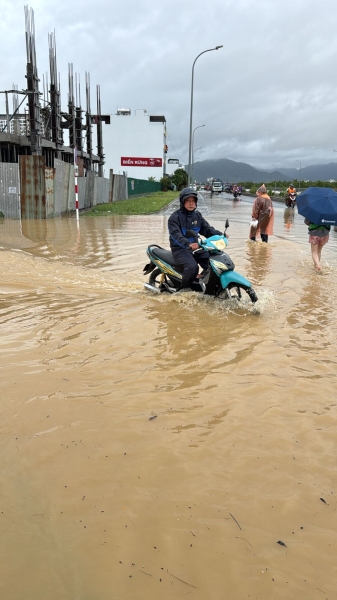 Около ста человек стали жертвами мощного наводнения во Вьетнаме