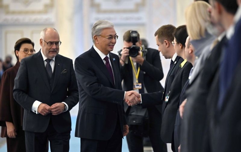 Президента Эстонии встречают в Акорде