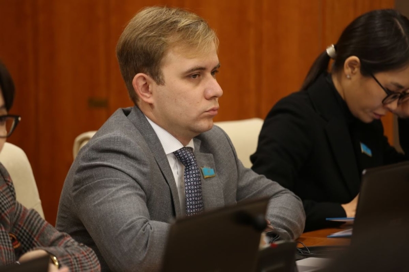 Пропаганду ЛГБТ запретят в Казахстане: поправку приняли единогласно