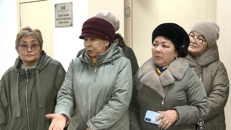 У учителей ВКО отбирают деньги и понижают квалификацию. Как и за что кошмарят педагогов