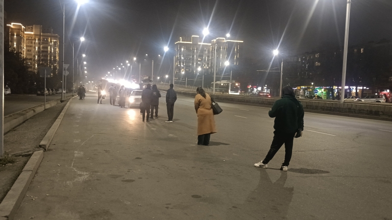 В Алматы и обратно ценой жизни: что за бардак творится на транспортных узлах мегаполиса