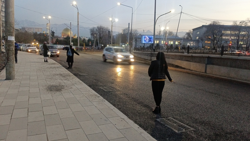 В Алматы и обратно ценой жизни: что за бардак творится на транспортных узлах мегаполиса
