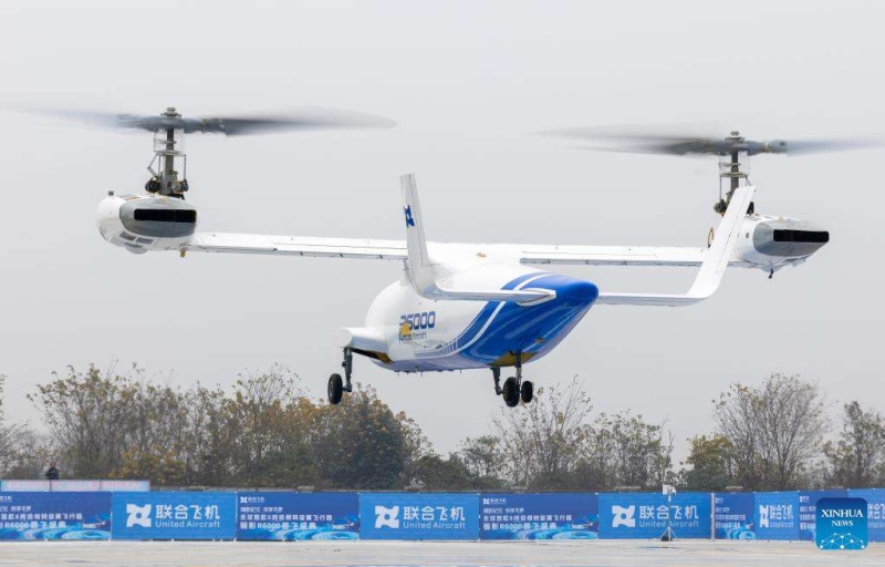 Первый в мире конвертоплан совершил полет в Китае