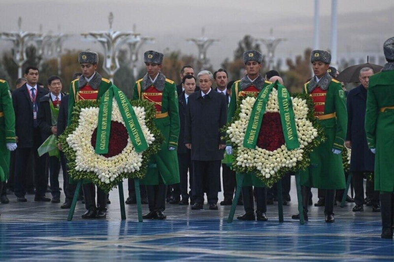 Токаев принимает участие в форуме мира и доверия в Ашхабаде