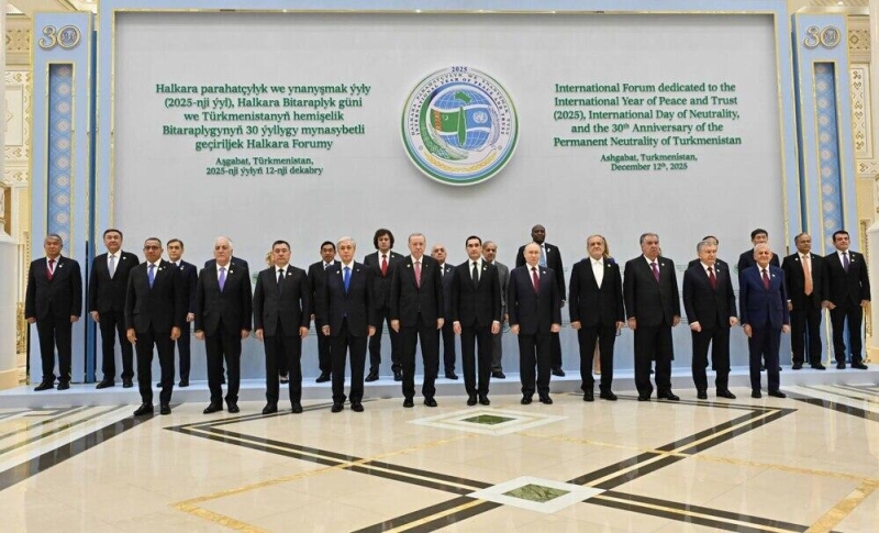 Токаев принимает участие в форуме мира и доверия в Ашхабаде