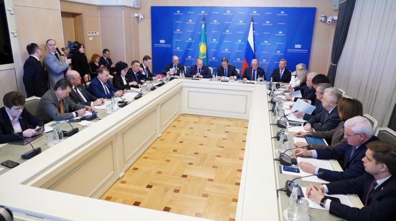 Законодательную поддержку  договоренностей глав Казахстана и России обсудили депутаты