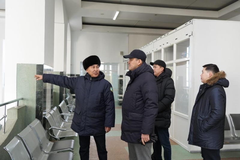 Вице-министр транспорта проверил ход обновления старого ж/д вокзала Астана-1